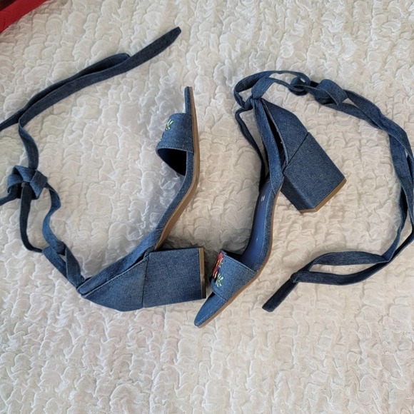 KENNETH COLE REACTION Denim Embroidered Heels Size 6.5 - Picture 10 of 10